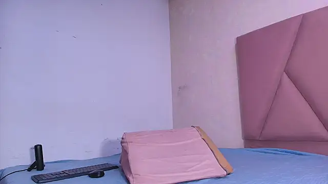 Snapshot of arl_chloee chatting on 10.25.25 arl chloee online show from 10.25.25