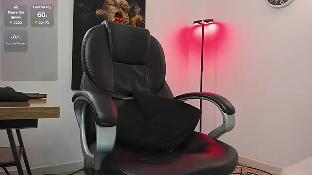 Snapshot of Nicolas_Fellener chatting on 10.20.25 Nicolas Fellener online show from 10.20.25