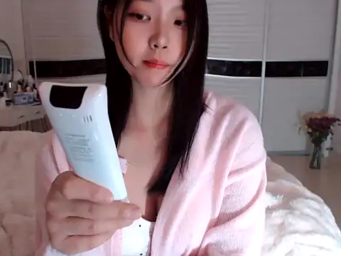 Snapshot of -Lucky_Girl chatting on 12.30.24 -Lucky Girl online show from 12.30.24