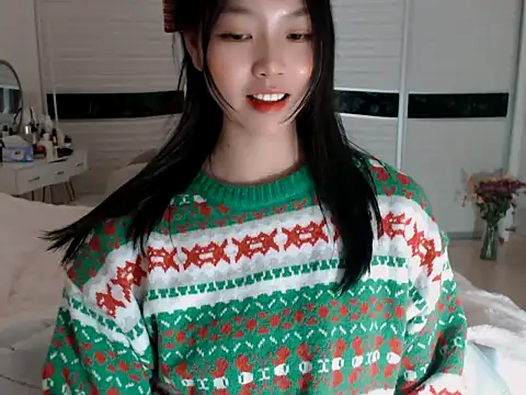 Snapshot of -Lucky_Girl chatting on 12.31.24 -Lucky Girl online show from 12.31.24