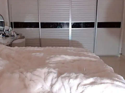 Snapshot of -Lucky_Girl chatting on 01.04.25 -Lucky Girl online show from 01.04.25