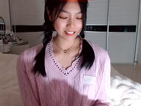 Snapshot of -Lucky_Girl chatting on 01.04.25 -Lucky Girl online show from 01.04.25