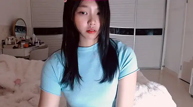 Snapshot of -Lucky_Girl chatting on 01.24.25 -Lucky Girl online show from 01.24.25