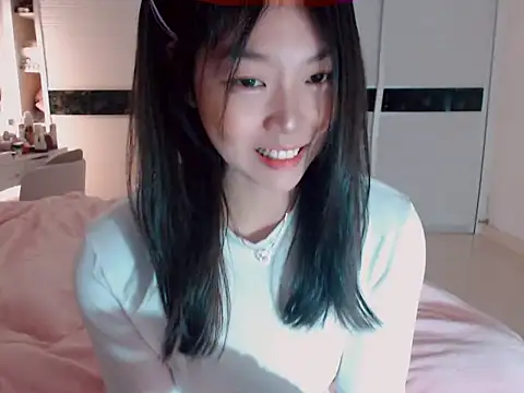 Snapshot of -Lucky_Girl chatting on 02.17.25 -Lucky Girl online show from 02.17.25