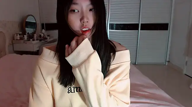 Snapshot of -Lucky_Girl chatting on 02.26.25 -Lucky Girl online show from 02.26.25