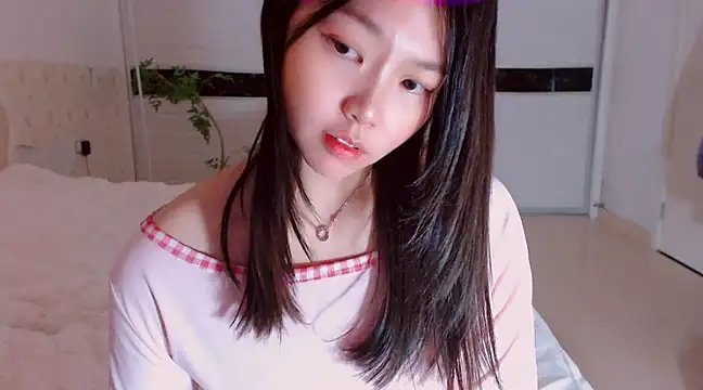 Snapshot of -Lucky_Girl chatting on 03.04.25 -Lucky Girl online show from 03.04.25