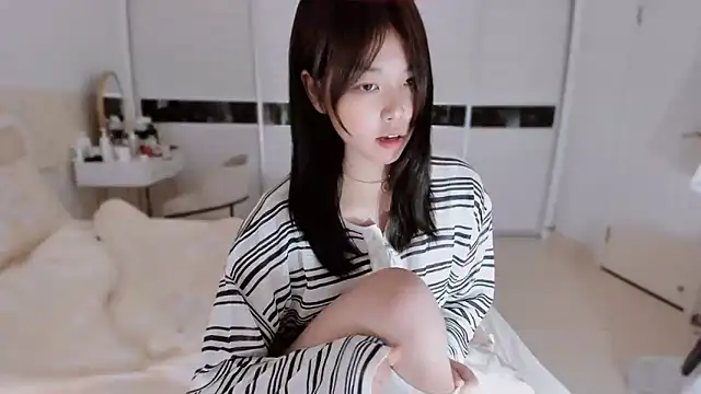 Snapshot of -Lucky_Girl chatting on 09.13.25 -Lucky Girl online show from 09.13.25