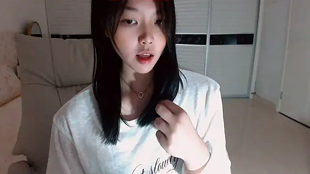 Snapshot of -Lucky_Girl chatting on 09.17.25 -Lucky Girl online show from 09.17.25