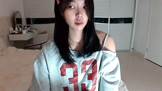 Snapshot of -Lucky_Girl chatting on 09.18.25 -Lucky Girl online show from 09.18.25