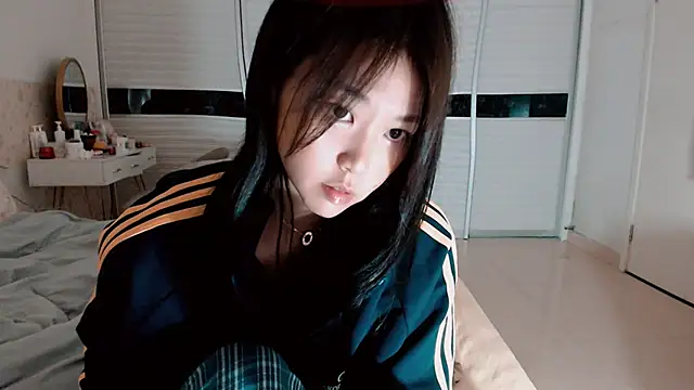 Snapshot of -Lucky_Girl chatting on 09.30.25 -Lucky Girl online show from 09.30.25