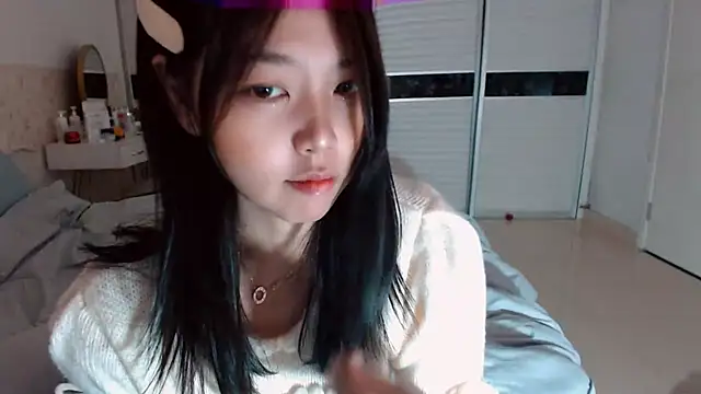 Snapshot of -Lucky_Girl chatting on 10.14.25 -Lucky Girl online show from 10.14.25