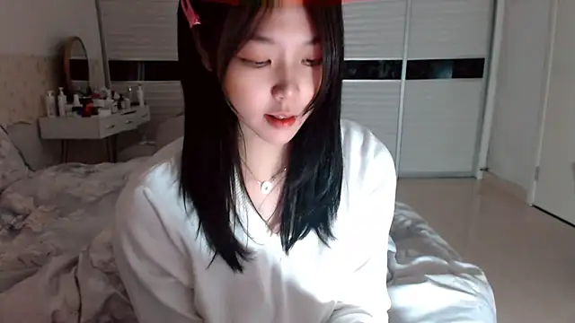 Snapshot of -Lucky_Girl chatting on 10.21.25 -Lucky Girl online show from 10.21.25