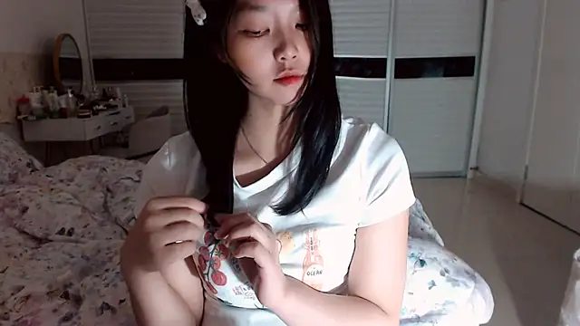 -Lucky Girl online show from 11.23.25