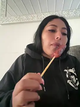 emmyjhonson07 online show from 04.17.26