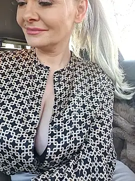 GjuliaX online show from 11.19.25