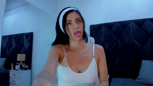 Snapshot of Linisprincehot69 chatting on 12.01.24 Linisprincehot69 online show from 12.01.24