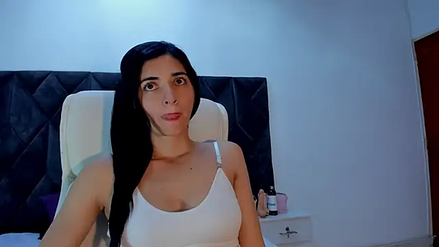 Snapshot of Linisprincehot69 chatting on 02.07.25 Linisprincehot69 online show from 02.07.25