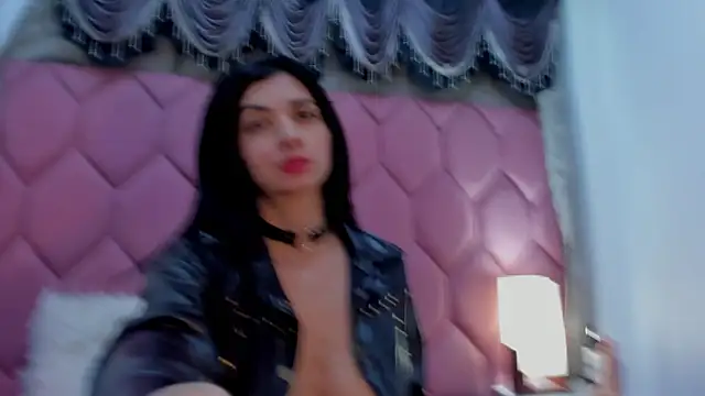 Snapshot of Linisprincehot69 chatting on 02.15.25 Linisprincehot69 online show from 02.15.25