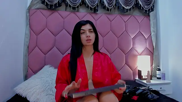 Snapshot of Linisprincehot69 chatting on 02.15.25 Linisprincehot69 online show from 02.15.25