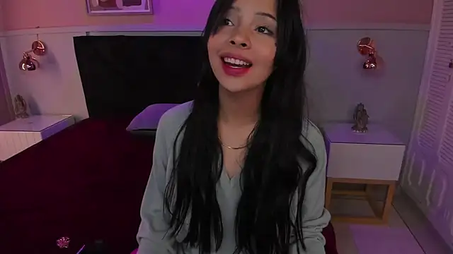 chloe watson  online show from 11.08.25