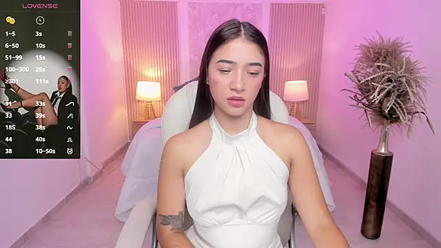 Snapshot of Antonella_Grayy chatting on 04.20.26 Antonella Grayy online show from 04.20.26