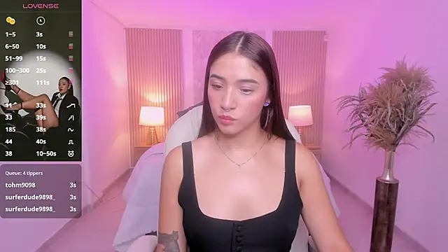 Snapshot of Antonella_Grayy chatting on 04.22.26 Antonella Grayy online show from 04.22.26