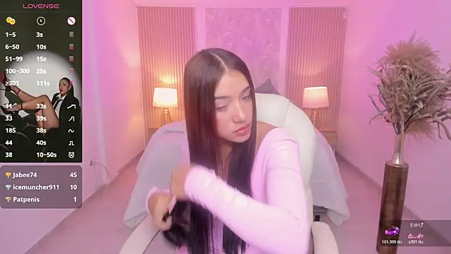 Snapshot of Antonella_Grayy chatting on 04.25.26 Antonella Grayy online show from 04.25.26