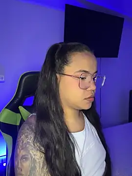 leila 22 online show from 11.28.25