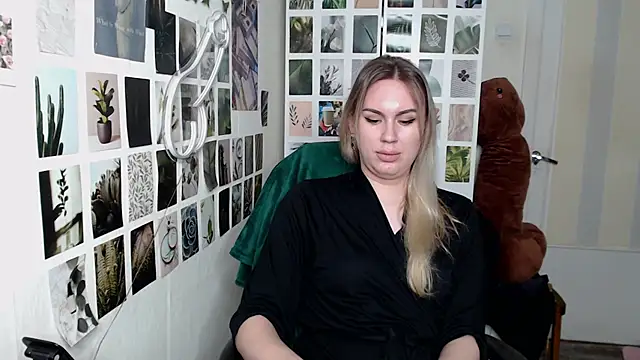 Snapshot of CapriScorpion chatting on 10.01.25 CapriScorpion online show from 10.01.25