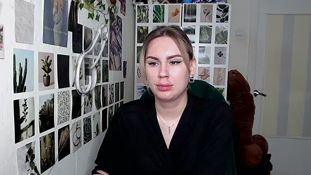 Snapshot of CapriScorpion chatting on 10.02.25 CapriScorpion online show from 10.02.25