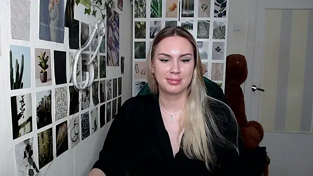 Snapshot of CapriScorpion chatting on 10.03.25 CapriScorpion online show from 10.03.25