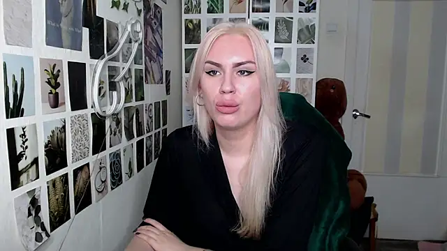 Snapshot of CapriScorpion chatting on 10.05.25 CapriScorpion online show from 10.05.25