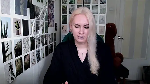 Snapshot of CapriScorpion chatting on 10.07.25 CapriScorpion online show from 10.07.25