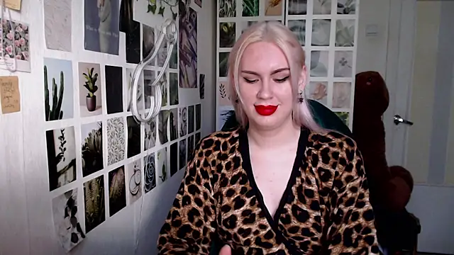 Snapshot of CapriScorpion chatting on 10.08.25 CapriScorpion online show from 10.08.25