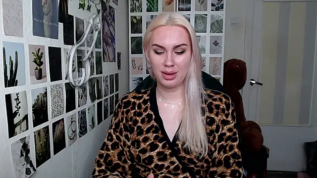 Snapshot of CapriScorpion chatting on 10.09.25 CapriScorpion online show from 10.09.25