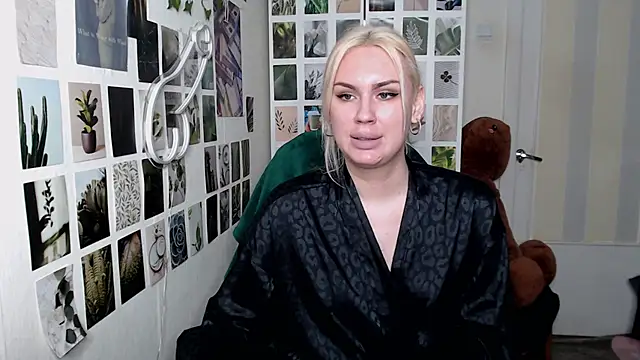 Snapshot of CapriScorpion chatting on 10.16.25 CapriScorpion online show from 10.16.25