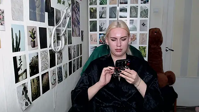 Snapshot of CapriScorpion chatting on 10.17.25 CapriScorpion online show from 10.17.25