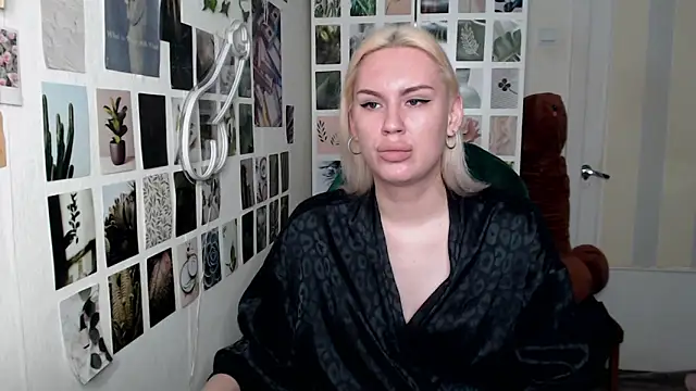 Snapshot of CapriScorpion chatting on 10.18.25 CapriScorpion online show from 10.18.25