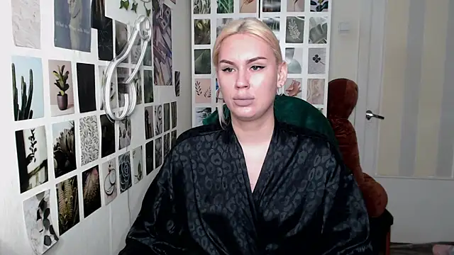 Snapshot of CapriScorpion chatting on 10.20.25 CapriScorpion online show from 10.20.25