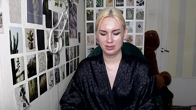 Snapshot of CapriScorpion chatting on 10.21.25 CapriScorpion online show from 10.21.25