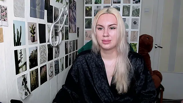 Snapshot of CapriScorpion chatting on 10.22.25 CapriScorpion online show from 10.22.25