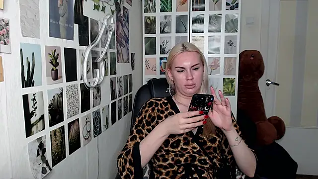 Snapshot of CapriScorpion chatting on 10.27.25 CapriScorpion online show from 10.27.25