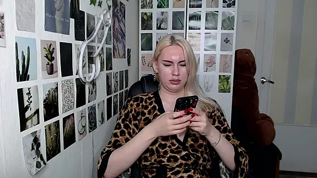 Snapshot of CapriScorpion chatting on 10.29.25 CapriScorpion online show from 10.29.25