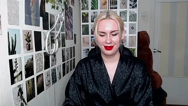 Snapshot of CapriScorpion chatting on 10.30.25 CapriScorpion online show from 10.30.25