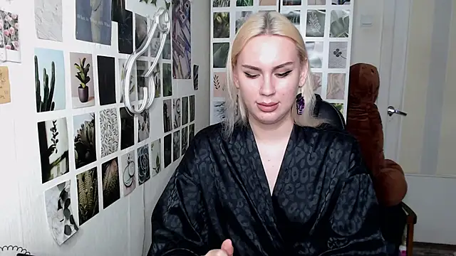 Snapshot of CapriScorpion chatting on 10.31.25 CapriScorpion online show from 10.31.25