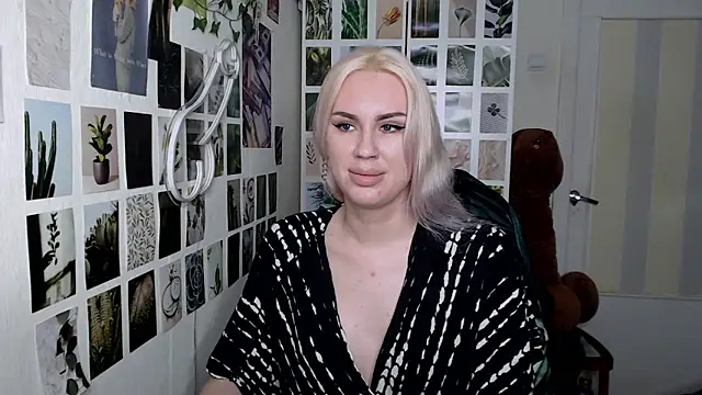 Snapshot of CapriScorpion chatting on 11.07.25 CapriScorpion online show from 11.07.25