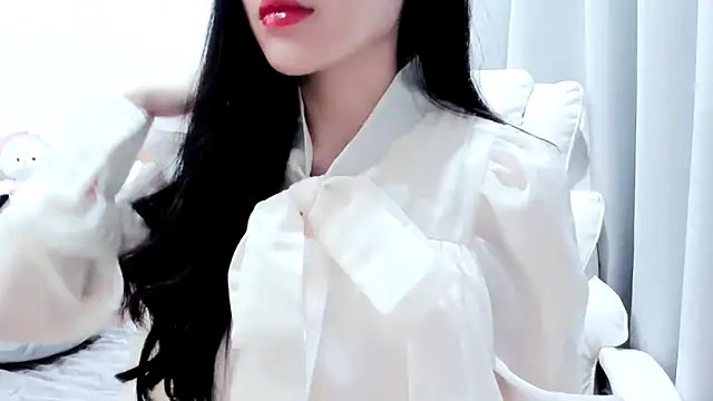 Snapshot of Lita-Julia chatting on 11.02.25 Lita-Julia online show from 11.02.25