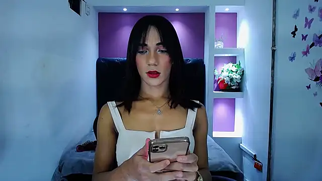 Snapshot of KatrinaQueen1 chatting on 10.22.25 KatrinaQueen1 online show from 10.22.25