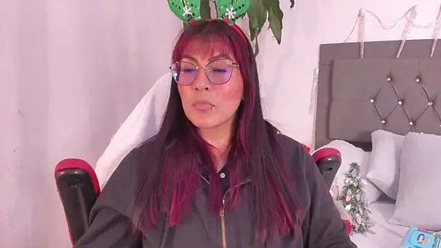 Snapshot of evelynjohnsoon chatting on 12.14.24 evelynjohnsoon online show from 12.14.24