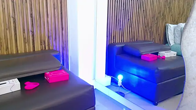 Snapshot of evelynjohnsoon chatting on 09.13.25 evelynjohnsoon online show from 09.13.25